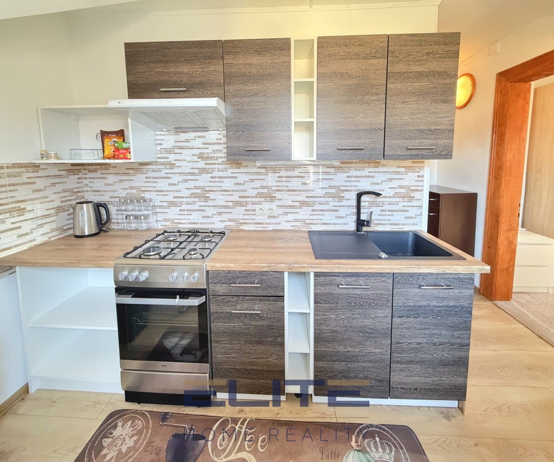 00186_kuchyně_linka