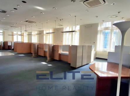 Pronájem kanceláře, 775 m²