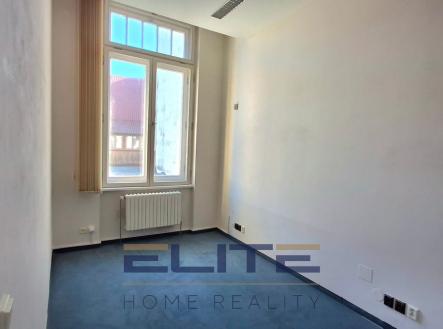 Pronájem kanceláře, 65 m²