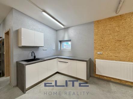 Pronájem komerčního objektu, sklad, 126 m²