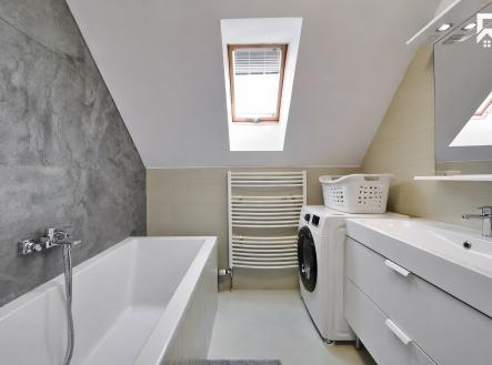 Pronájem bytu, 3+kk, 87 m²