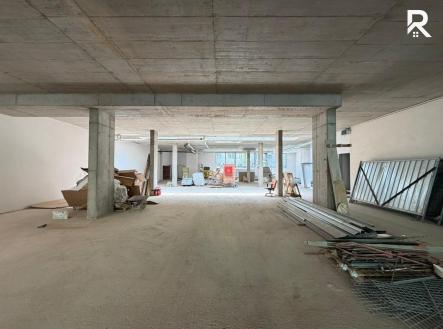 Pronájem obchodní prostory, 655 m²