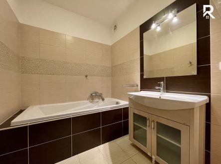 Pronájem bytu, 3+kk, 67 m²