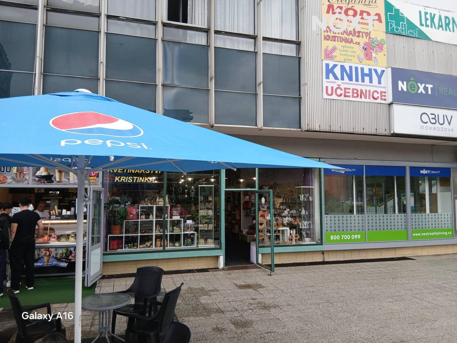 Pronájem komerční Obchodní prostory, 700㎡