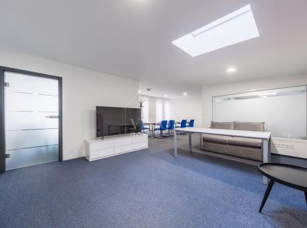 Pronájem kanceláře, 130 m²