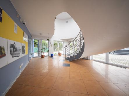 Pronájem kanceláře, 310 m²