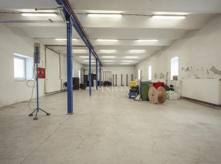 Pronájem skladovací prostor, 234 m²