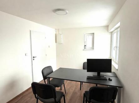 Pronájem kanceláře, 337 m²