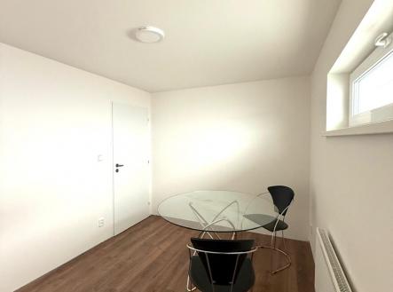 Pronájem kanceláře, 337 m²