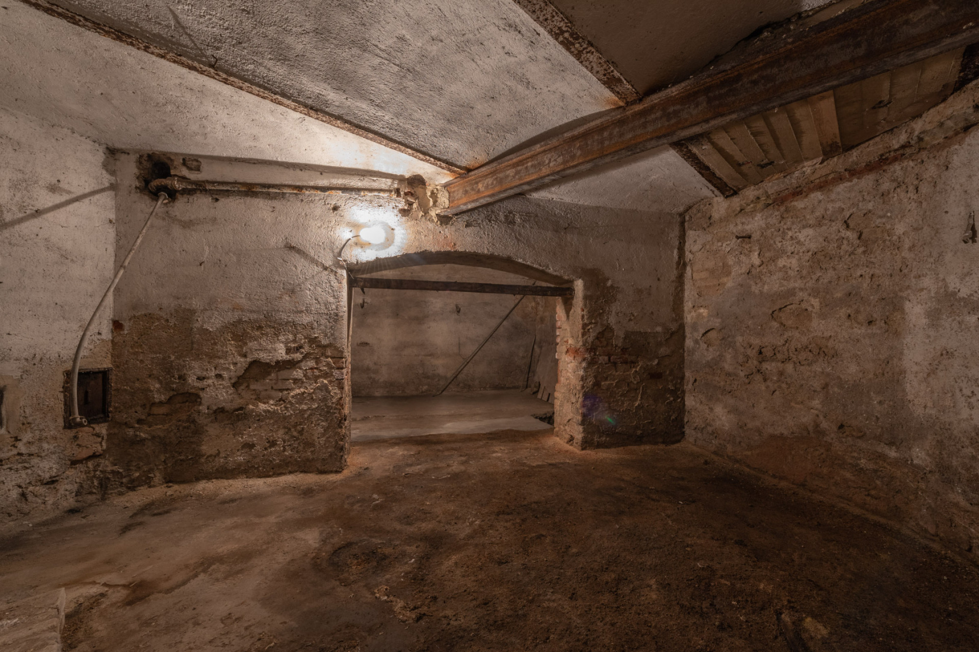 Pronájem skladu 252 m2, Plzeňská, Smíchov, Praha 5