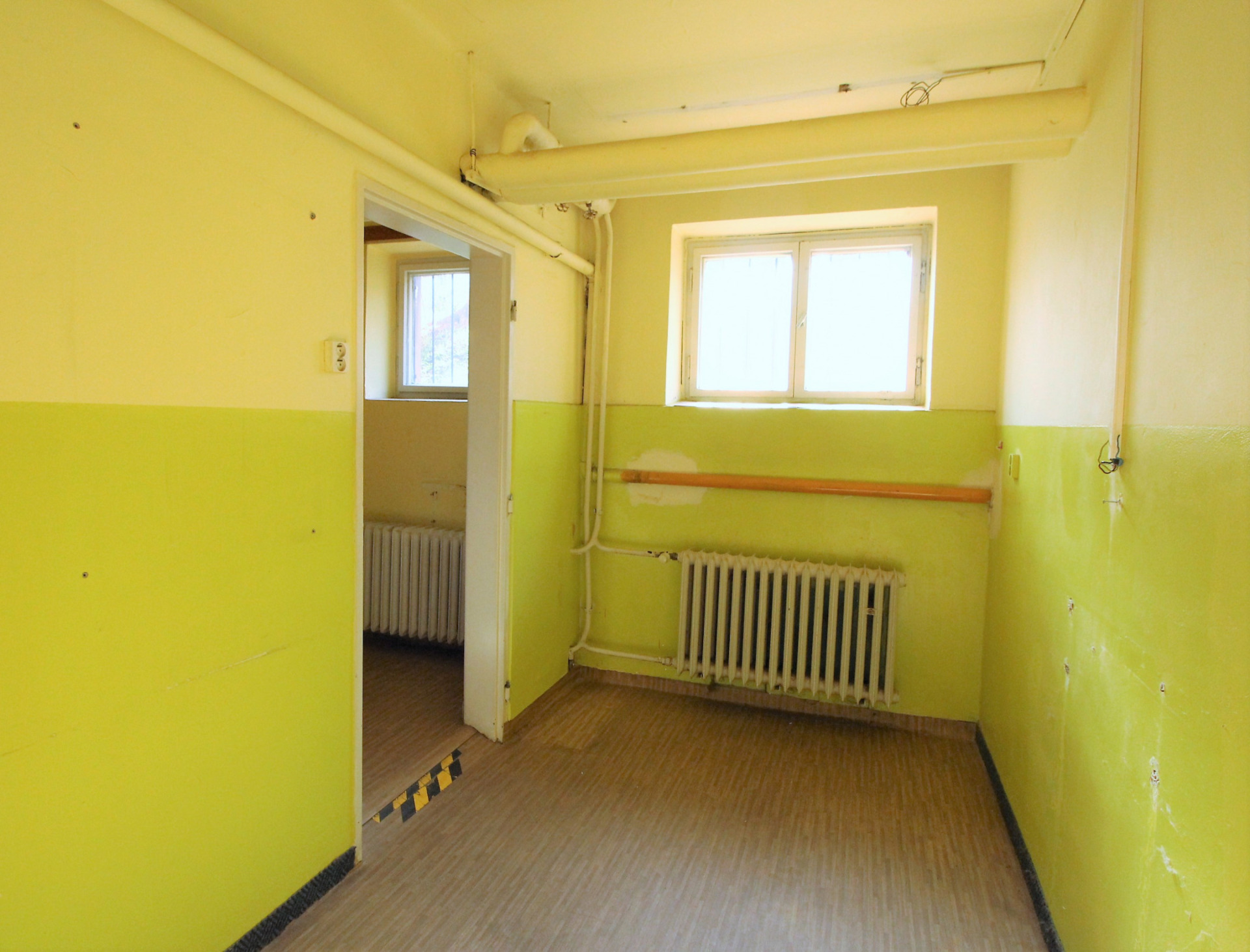 Pronájem prostoru cca 62 m2 v ul. Bydžovská, Praha 10 - Malešice, nezařízený, původní stav