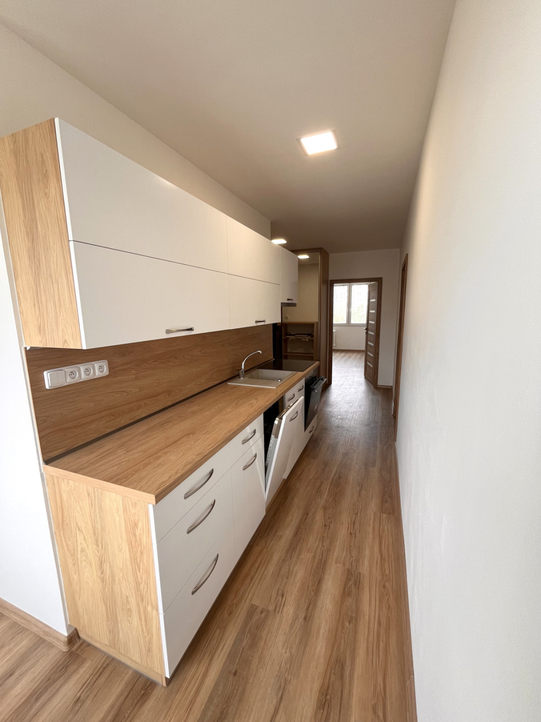 Pronájem bytu 2+1, 64 m2, Ústí n.L-Severní Terasa, ul. Pod Parkem, 6.NP, panel, sklep