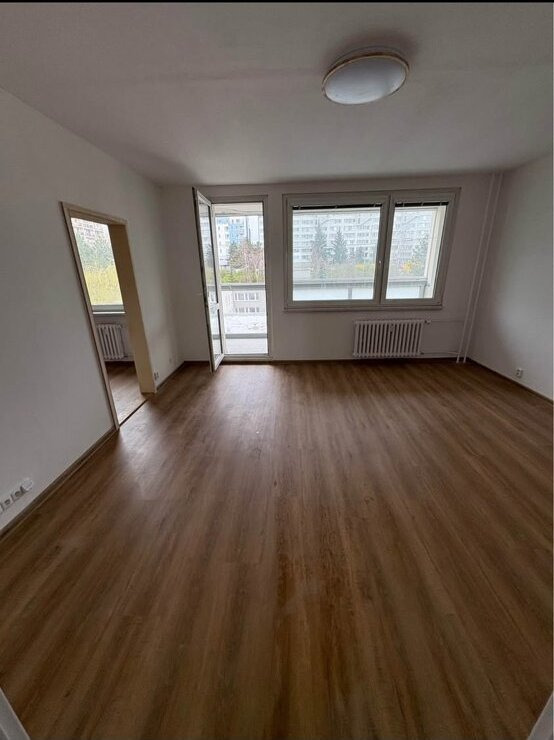 Pronájem bytu 4+1/L, 86,4 m2, P10-Hostivař, ul. Tesaříkova, 5.NP, panel, sklep