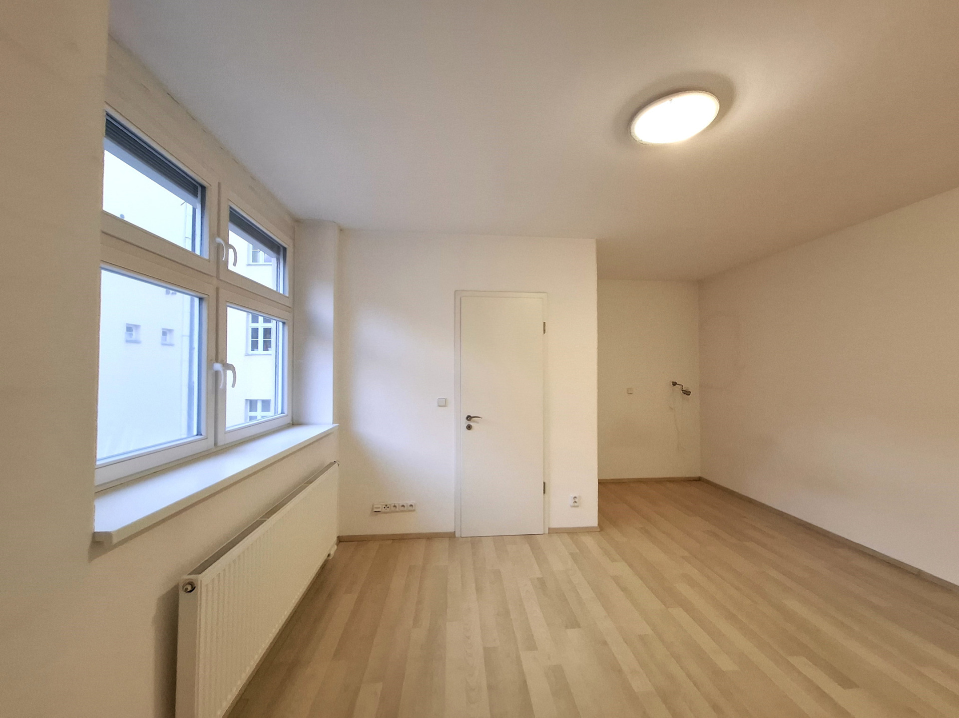 Pronájem bytu 3+1 na Vinohradech, Praha 3, po rekonstrukci, 3 neprůchozí ložnice