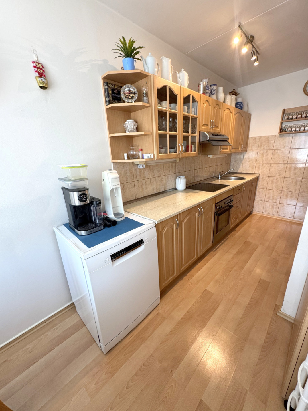 Podnájem bytu 3+1/L, 78,70 m2, P5-Hlubočepy, ul.Voskovcova, 6.NP, panel, DR