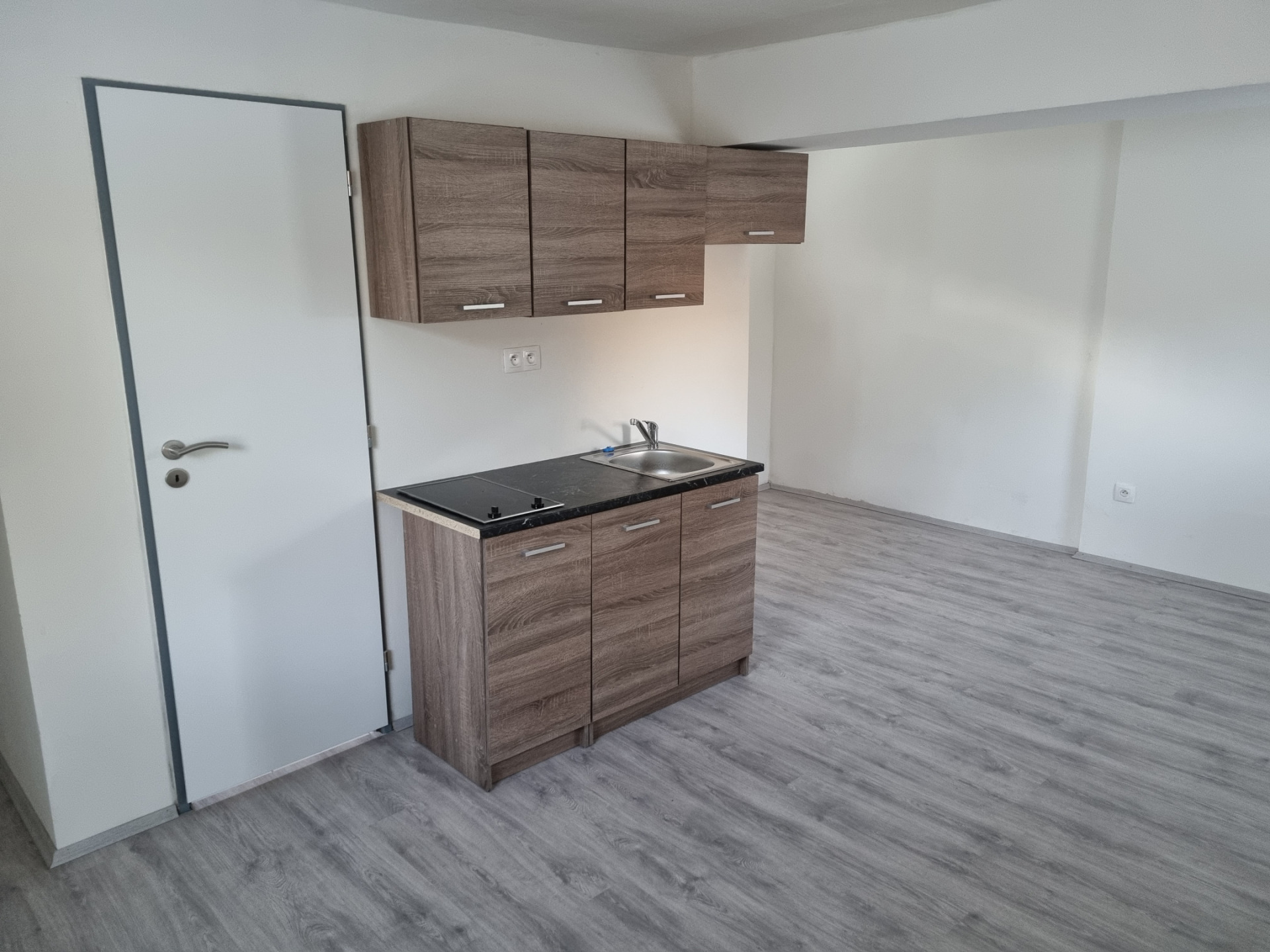 Pronájem RD 1+kk, 31 m2, P8-Čimice, ul. Brandýská