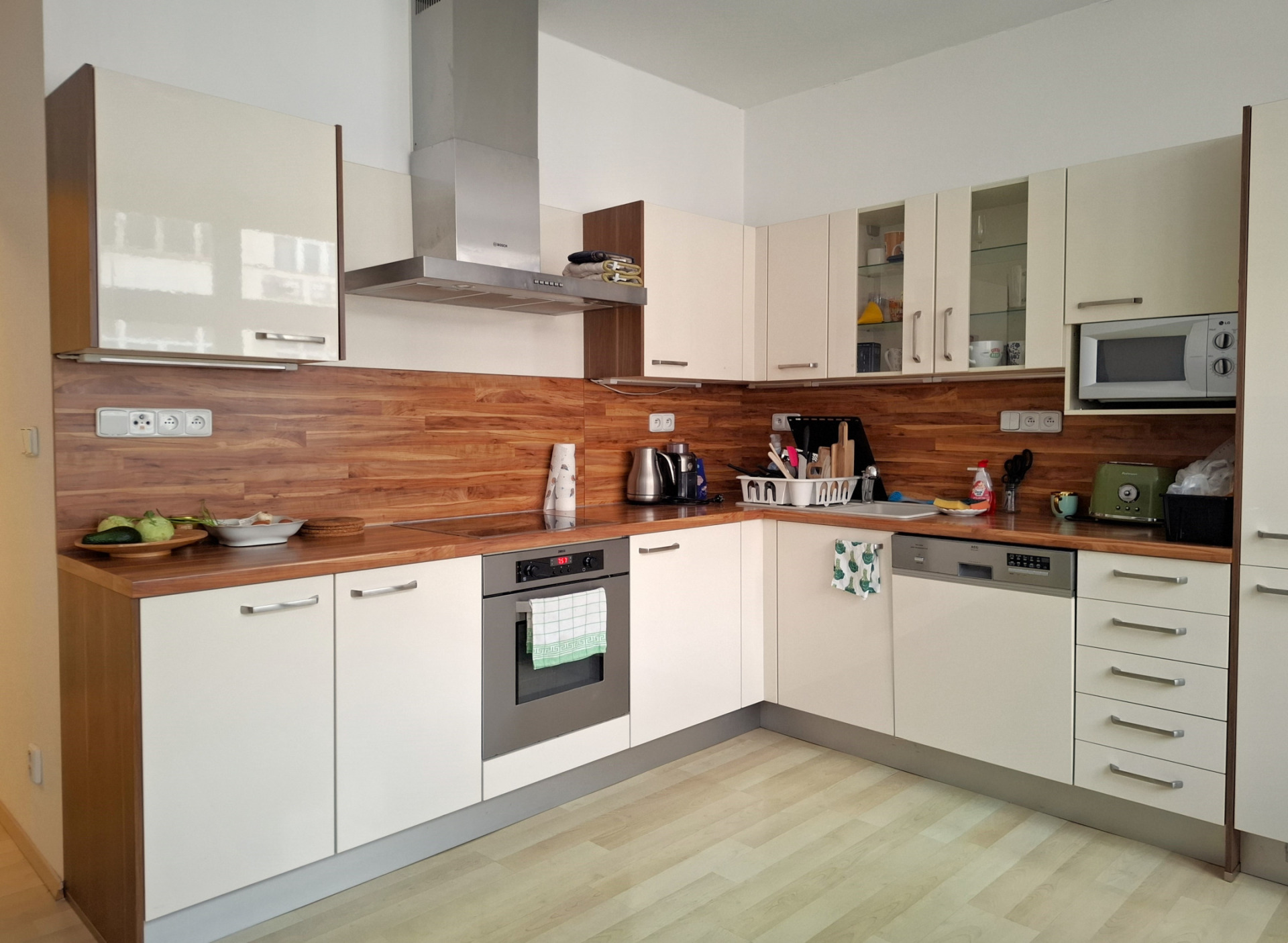 Pronájem bytu 3+1 na Vinohradech, Praha 3, po rekonstrukci, 3 neprůchozí ložnice