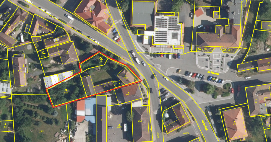 Prodej domu s 2 byty, stodolou s garáží a dalšími nebyt. prostory v obci Všetaty, okr. Mělník