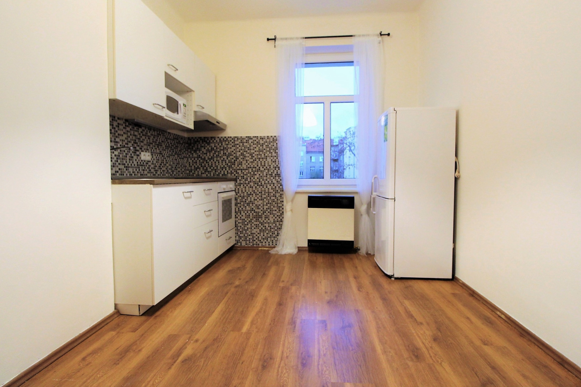 Pronájem bytu 1+1 v ulici Na sypkém, Praha 8, částečně zařízený, dobrý stav