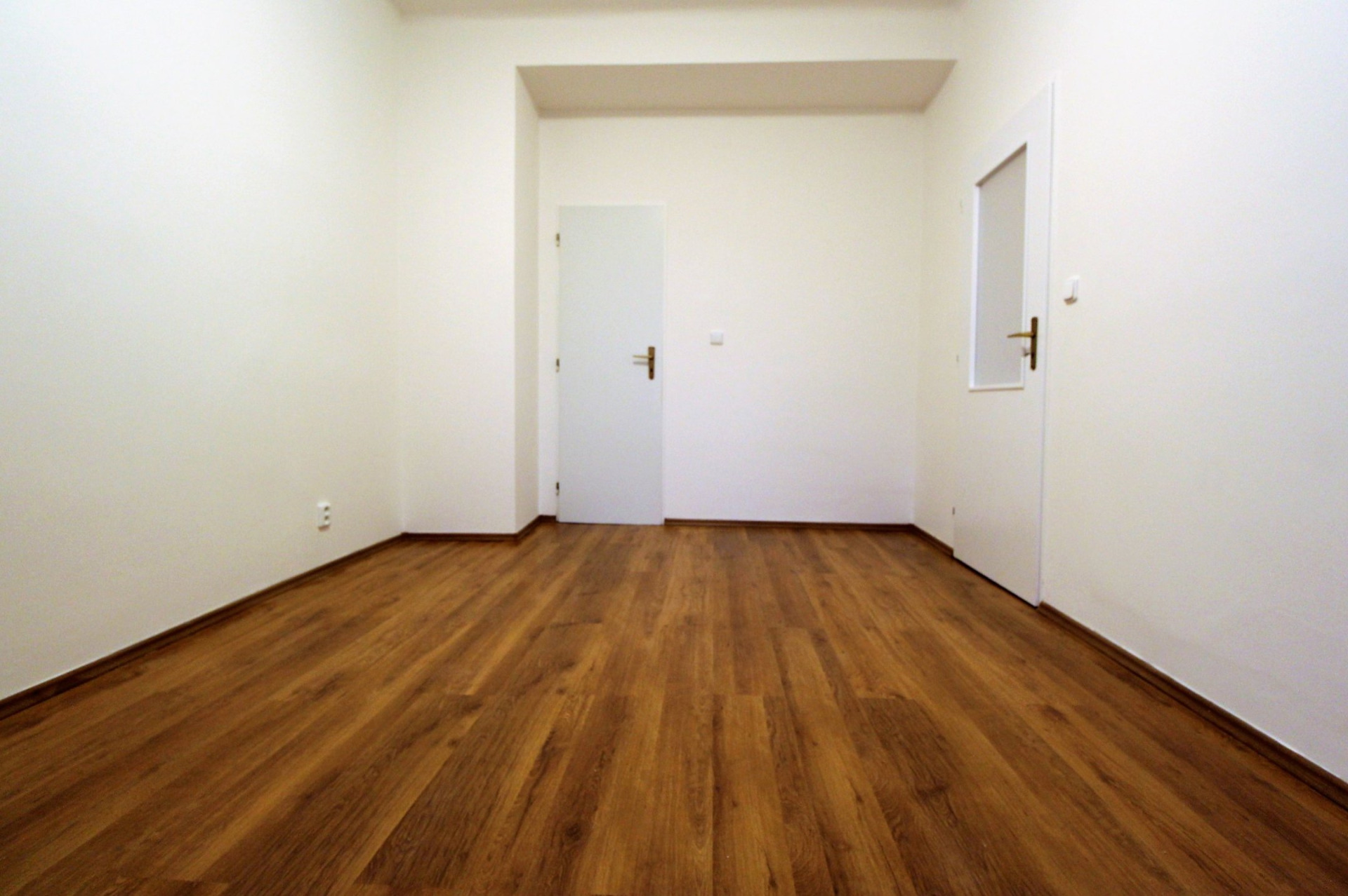 Pronájem bytu 1+1 v ulici Na sypkém, Praha 8, částečně zařízený, dobrý stav