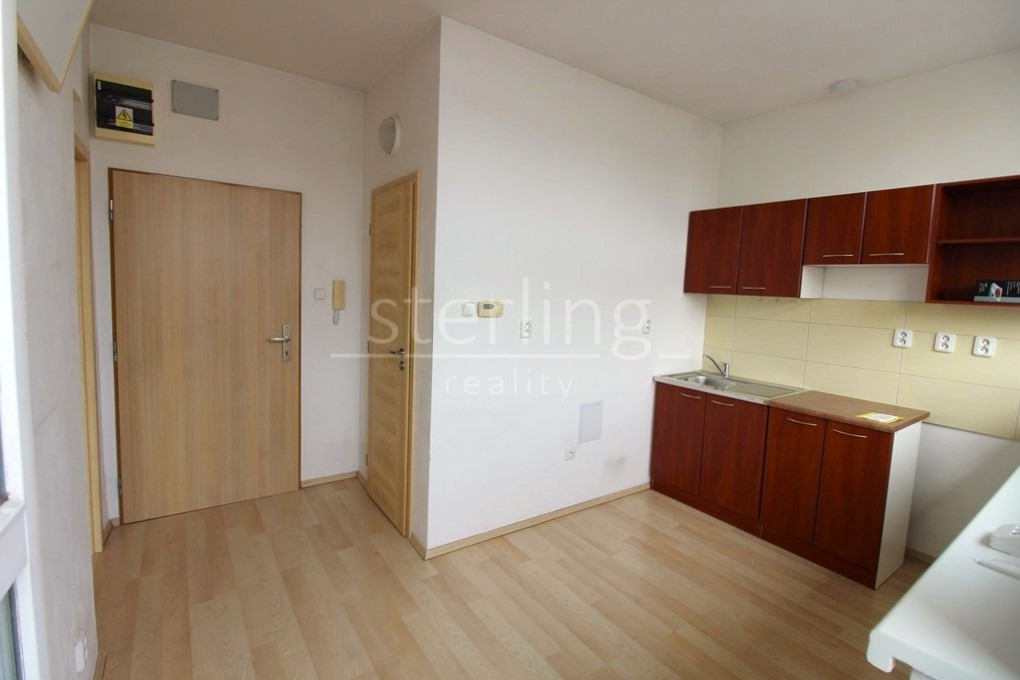 Pronájem bytu 1+1/terasa v ul. Chrudimská, Praha 3 (Flora), nezařízený 