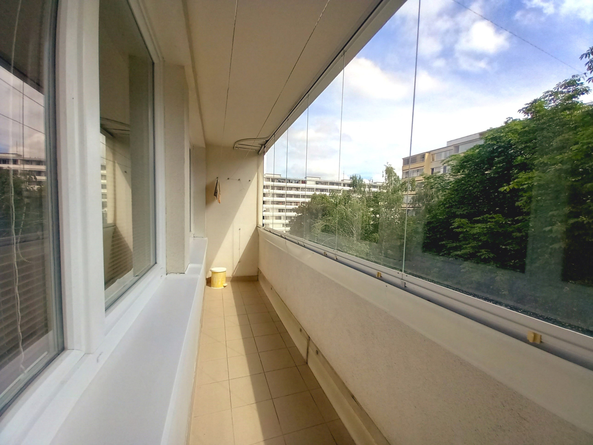 Pronájem bytu 3+kk s lodžií na Praze 8, ul. U Sluncové, po rekonstrukci, 2 neprůchozí pokoje