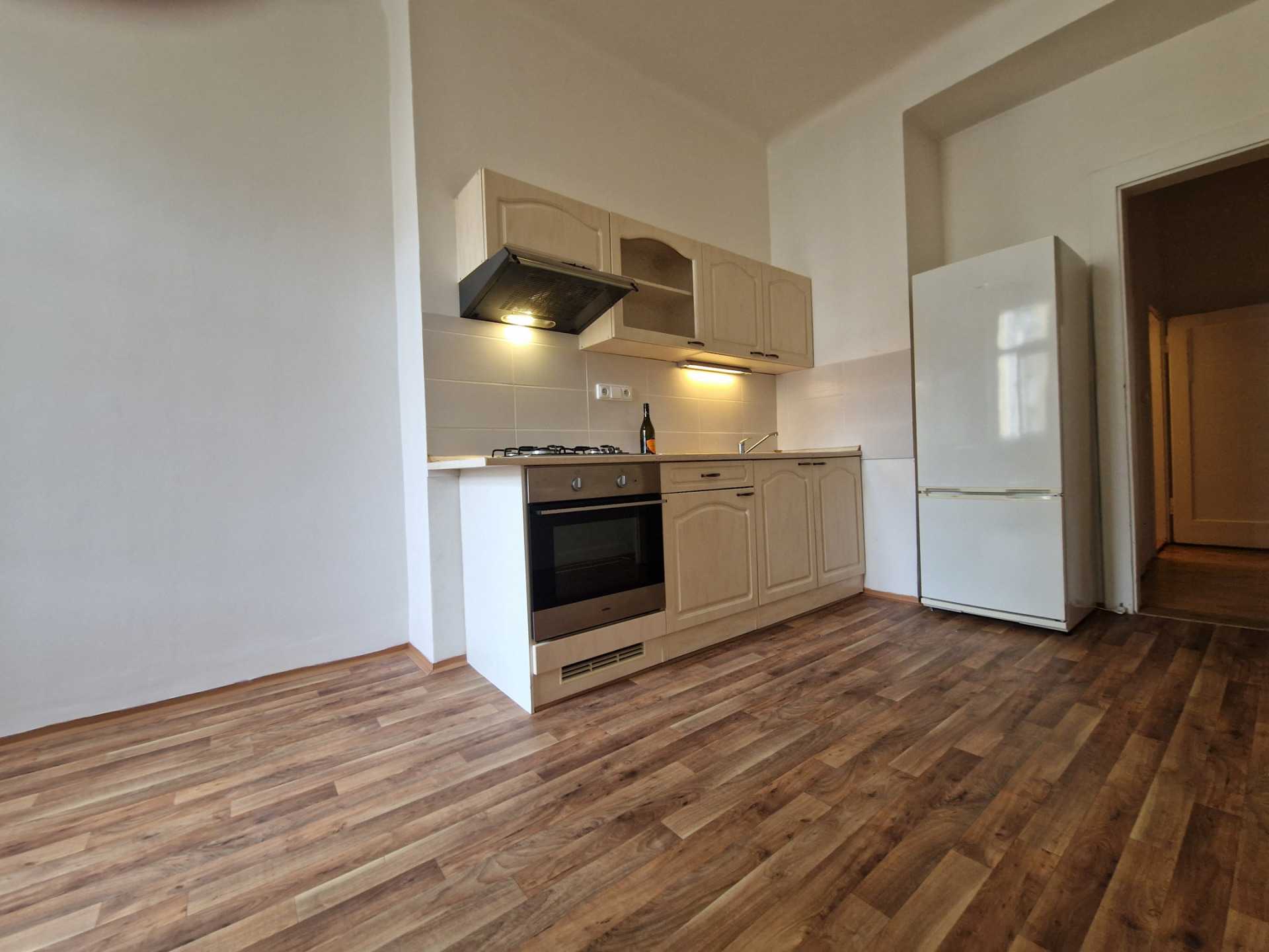 2+kk 54m2 ul. Slezská na Praze 2 u náměstí Jiřího z Lobkovic.