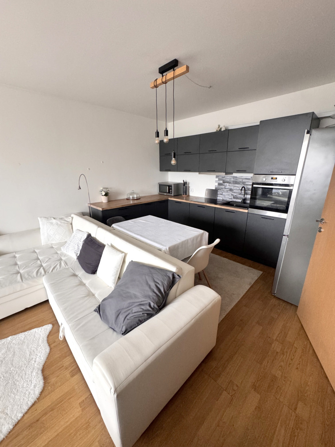 Pronájem bytu 2+kk/B, 68 m2, P5-Stodůlky, ul.Harmonická, 4.NP, cihla, sklep