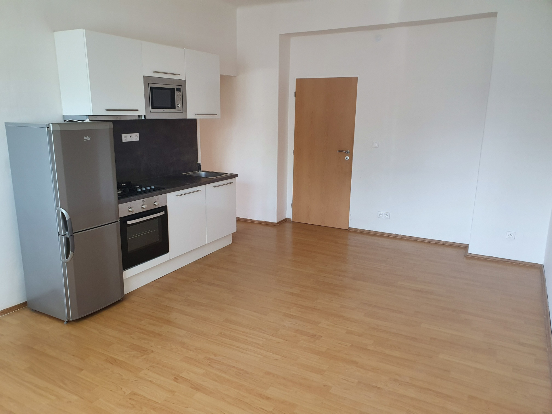 Pronájem bytu 2+kk, 58m2, P4-Michle, ul. Baarova, 1.NP, cihla