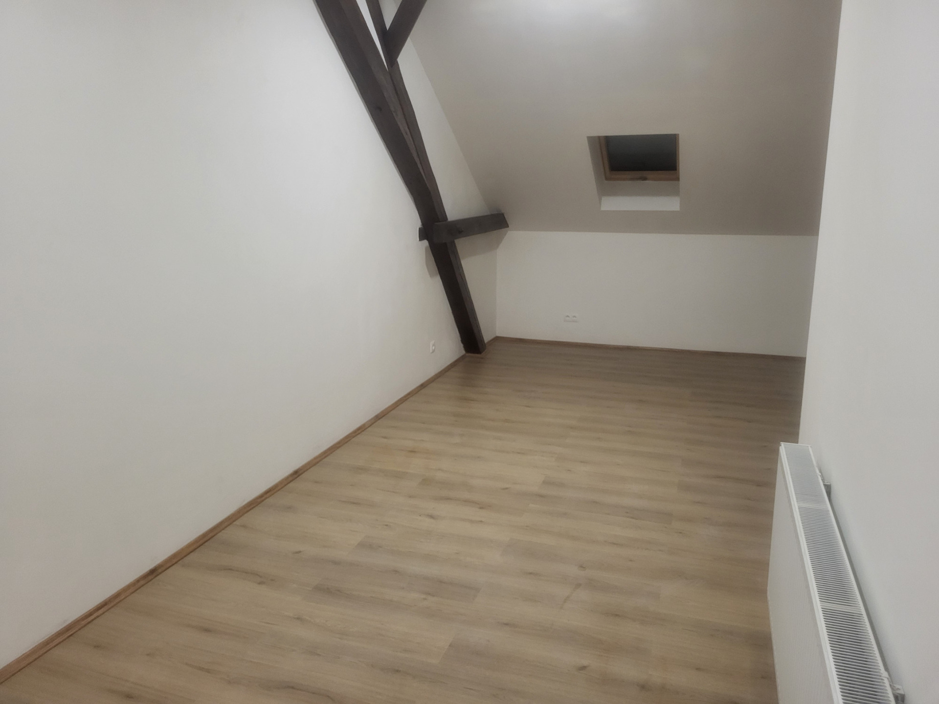 Pronájem bytu 1+kk, 38 m2, P10-Uhříněves, ul. Netluky, 3.NP, cihla