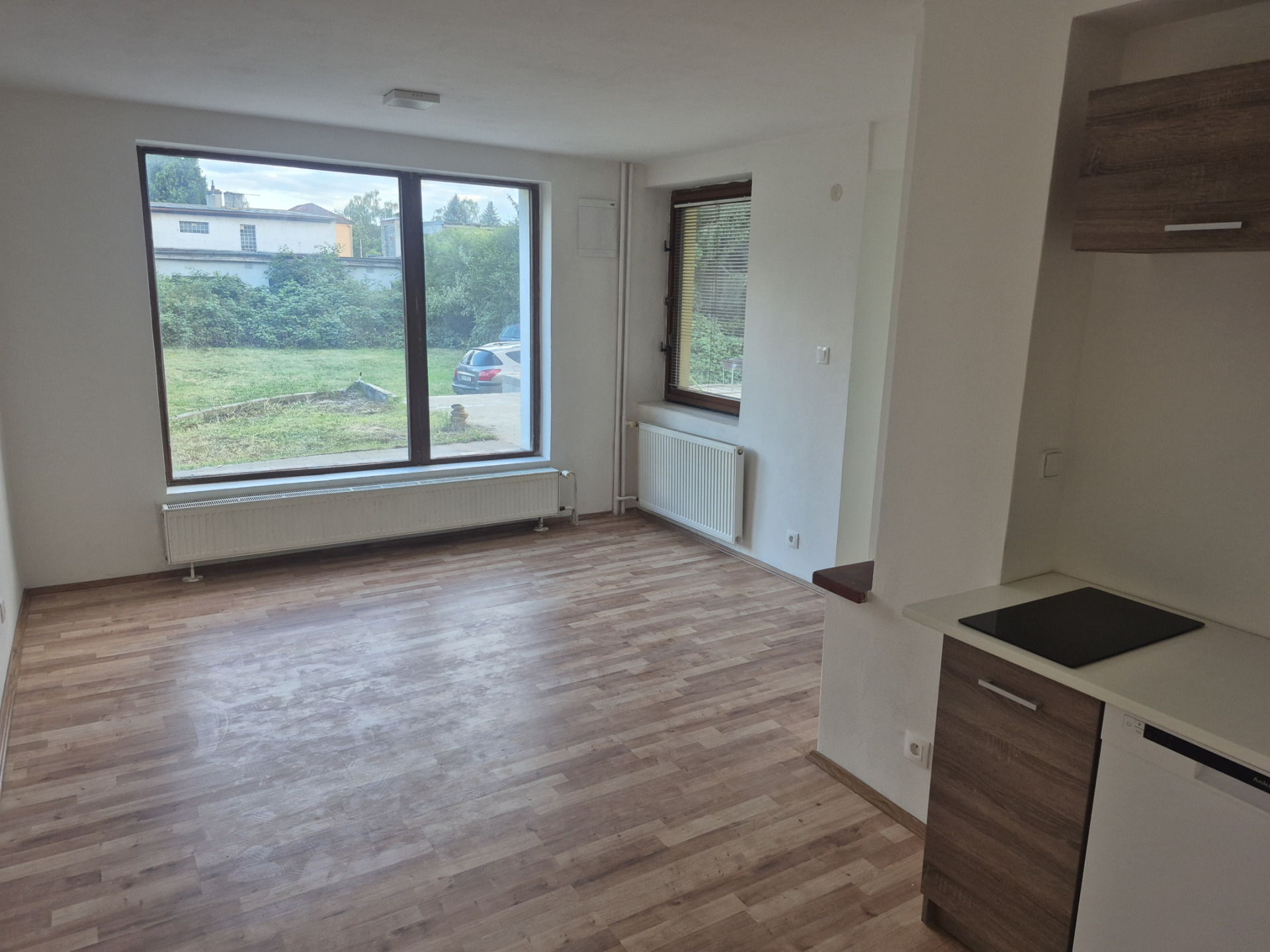 Pronájem bytu 2+kk, 45 m2, P9-Újezd nad Lesy, ul.Lišická, 1.NP