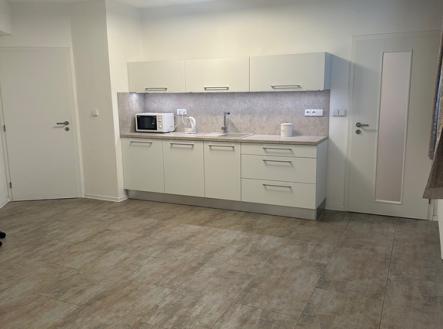 Pronájem - obchodní prostor, 82 m²