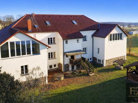 Prodej nájemního domu, 878 m²