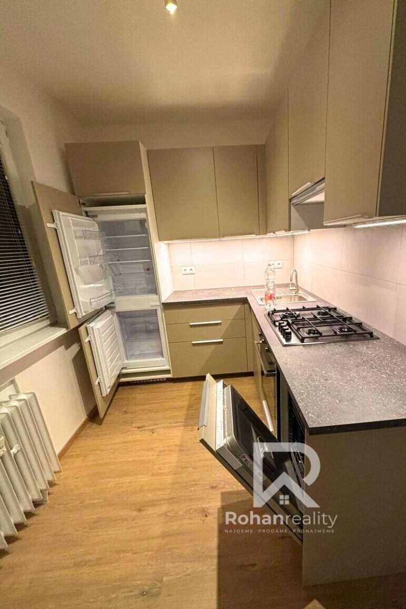 Pronájem bytu 2+1 s balkonem Praha 10 Strašnice, ulice ke Krbu