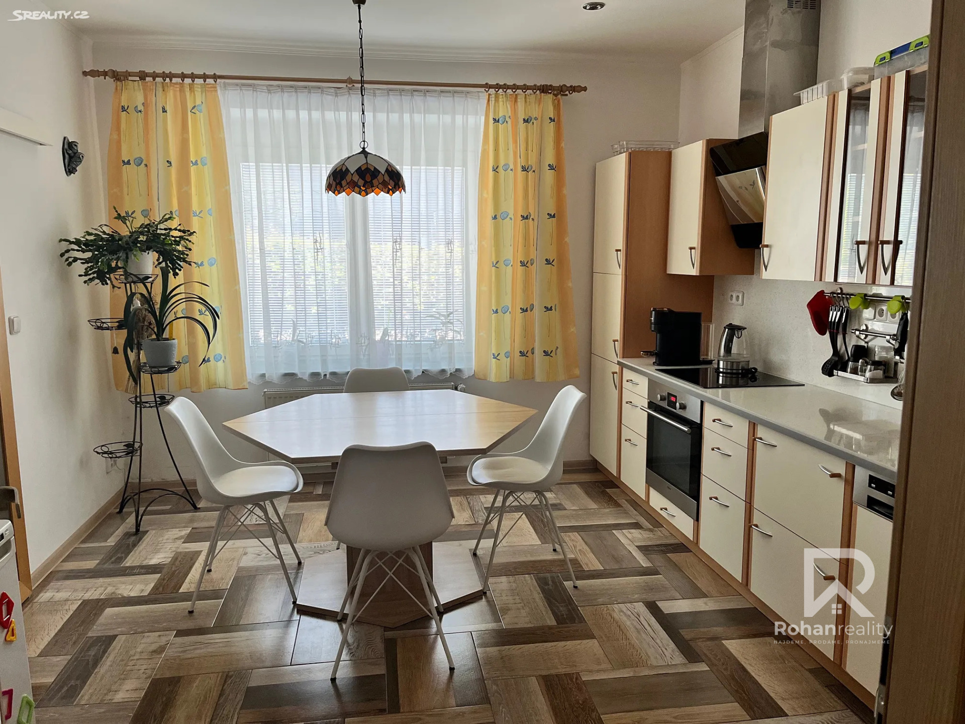 Pronájem bytu 2+1 se zahradou v rodinném domě – Praha 9 Čakovice