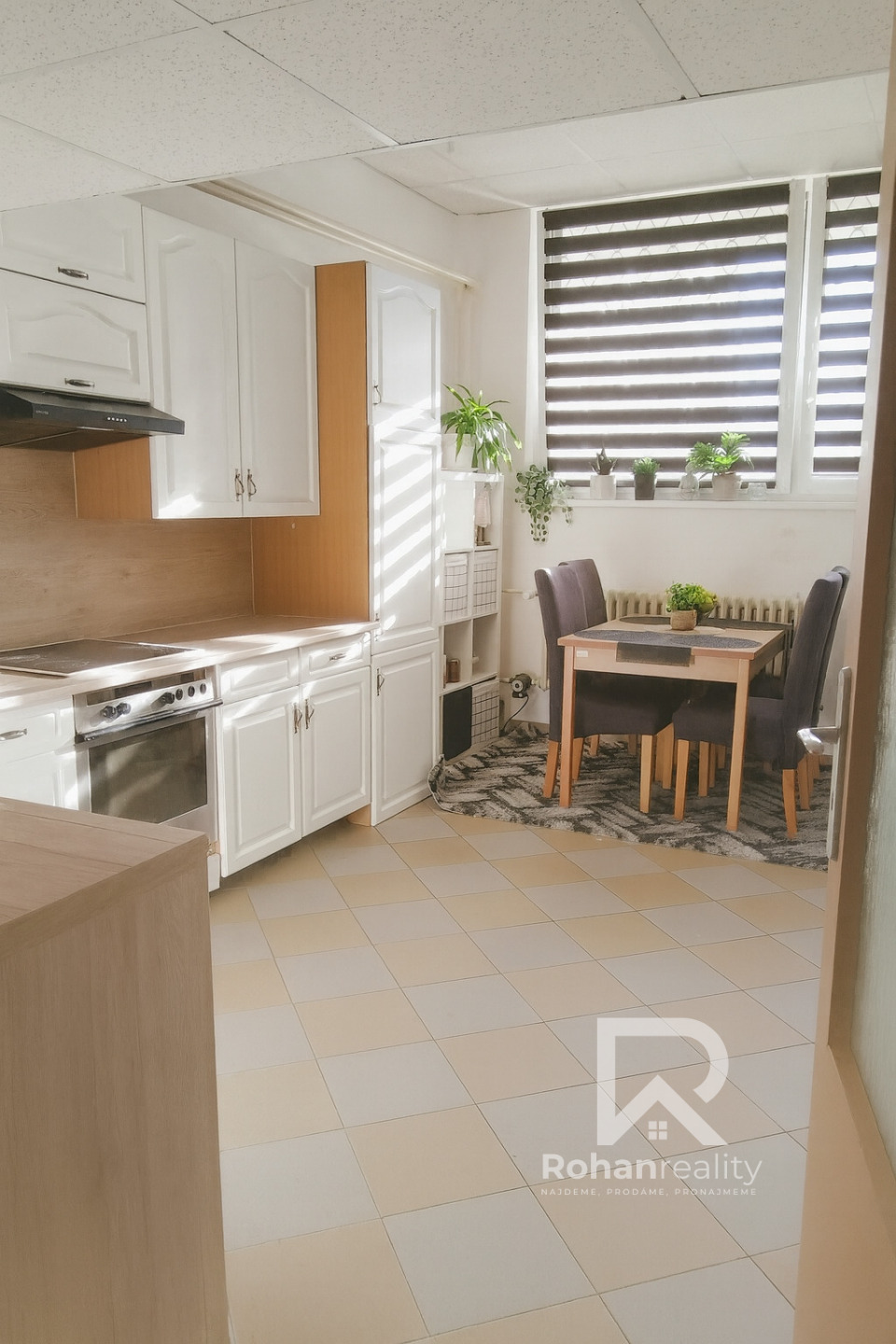 Ateliér 3+1 60m2 k pronájmu u metra Háje – možnost koupě