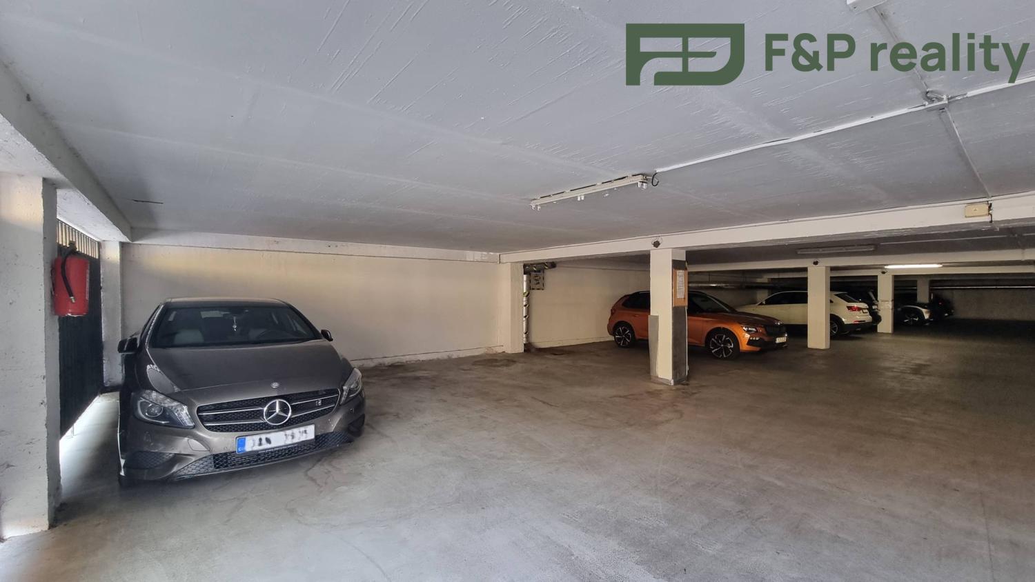 Prodej ostatní Garážové stání, 12㎡|Hlavní město Praha, Praha, Praha 10, Strašnice, Pod altánem 2405/