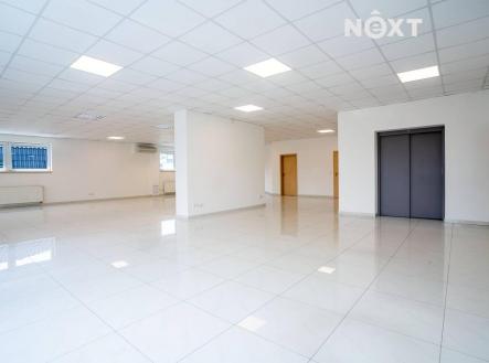 Pronájem - komerční objekt, obchodní centrum, 300 m²