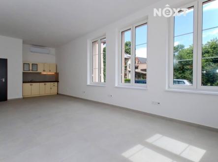 Pronájem komerčního objektu, obchodní centrum, 77 m²