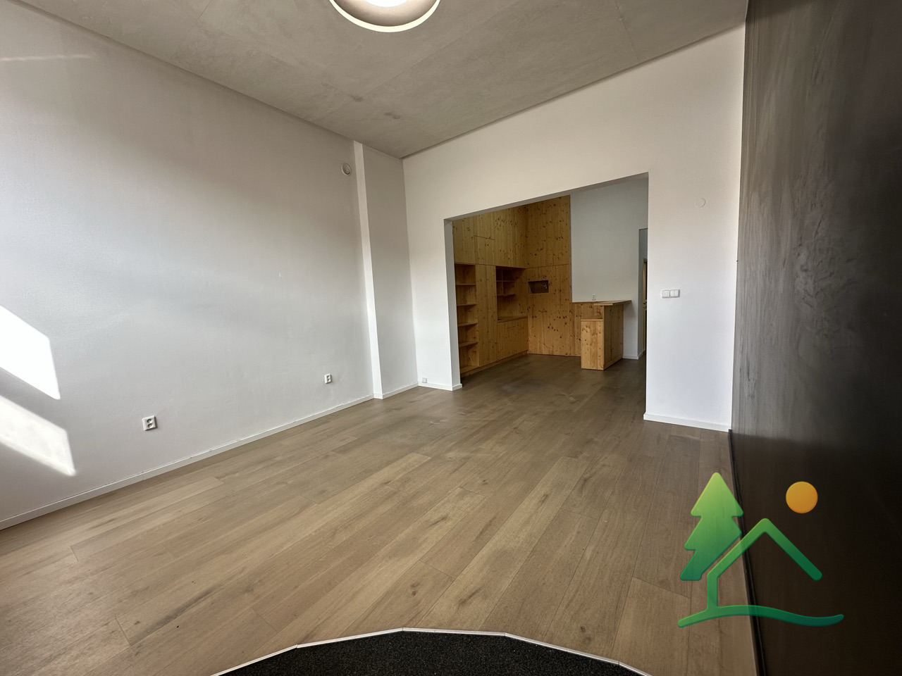 Atraktivní nebytový prostor 62,5 m² na hlavním tahu – Heřmanův Městec