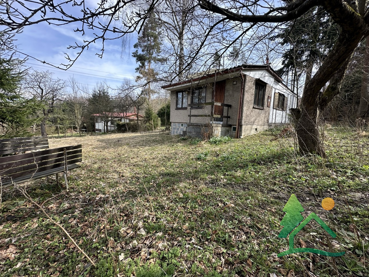 Prodej chaty s pozemkem 495 m² – Hořelec, Bojanov | klid, příroda a velký potenciál