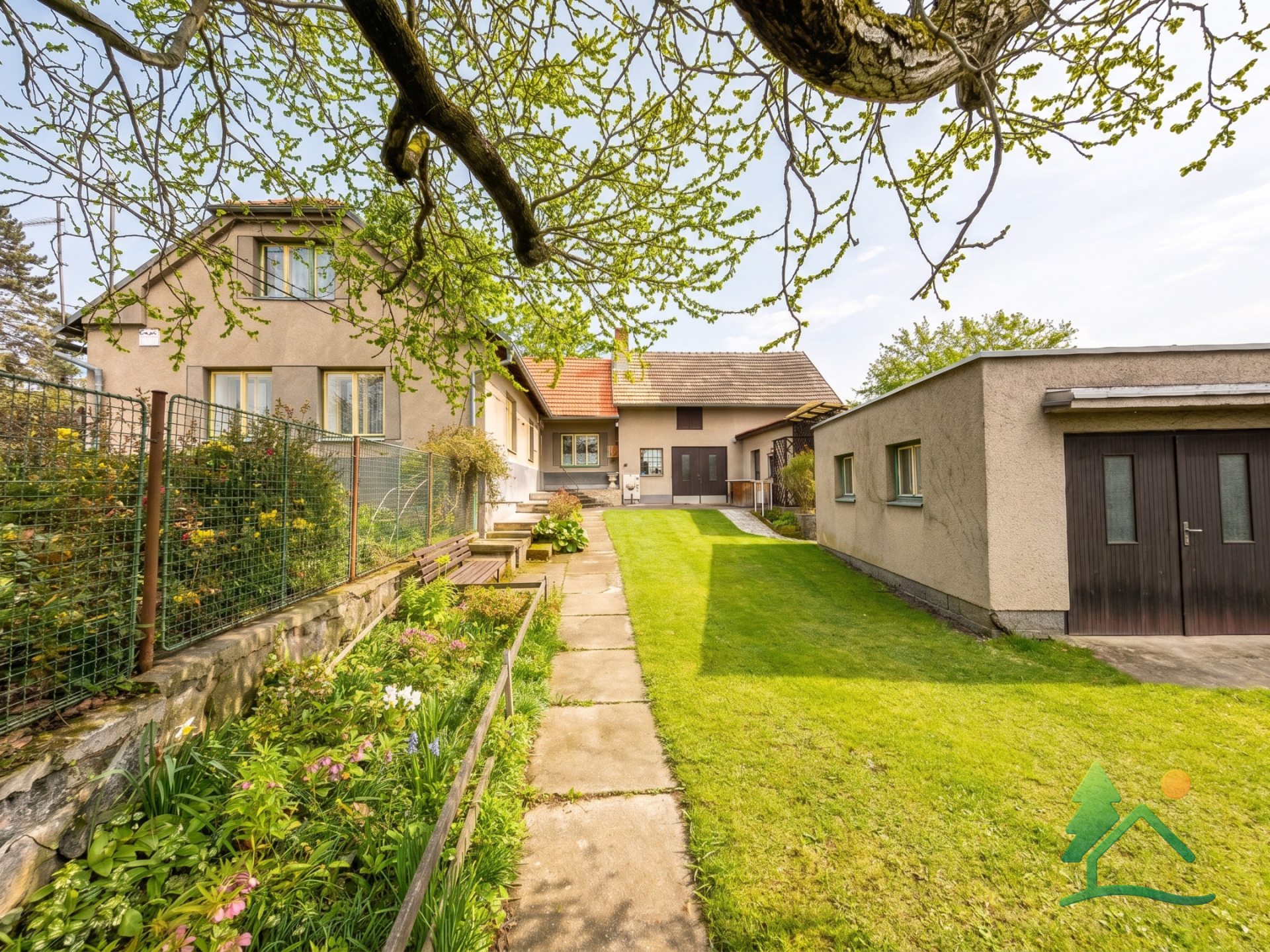 Venkovský rodinný dům s pozemkem 2 077 m² a zázemím pro soběstačný život