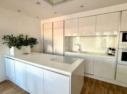 Pronájem bytu, 3+kk, 76 m²