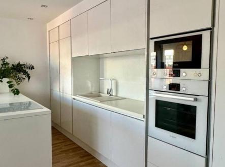 Pronájem bytu, 3+kk, 76 m²