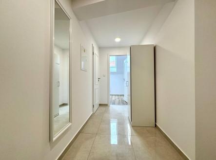 Pronájem bytu, 1+kk, 31 m²