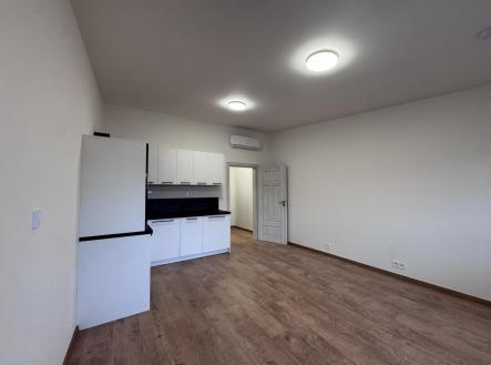 Pronájem bytu, 1+kk, 400 m²