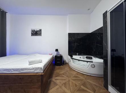 Pronájem obchodní prostor, 98 m²