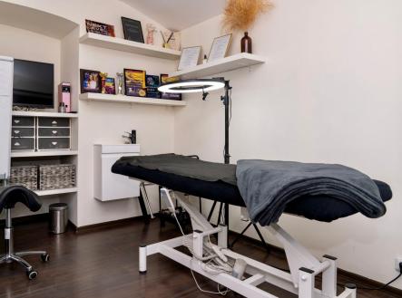 Pronájem obchodní prostor, 136 m²