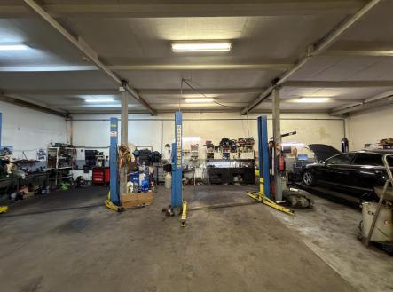 Pronájem komerčního objektu, průmyslový areál, 460 m²
