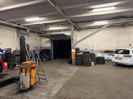 Pronájem komerčního objektu, průmyslový areál, 460 m²